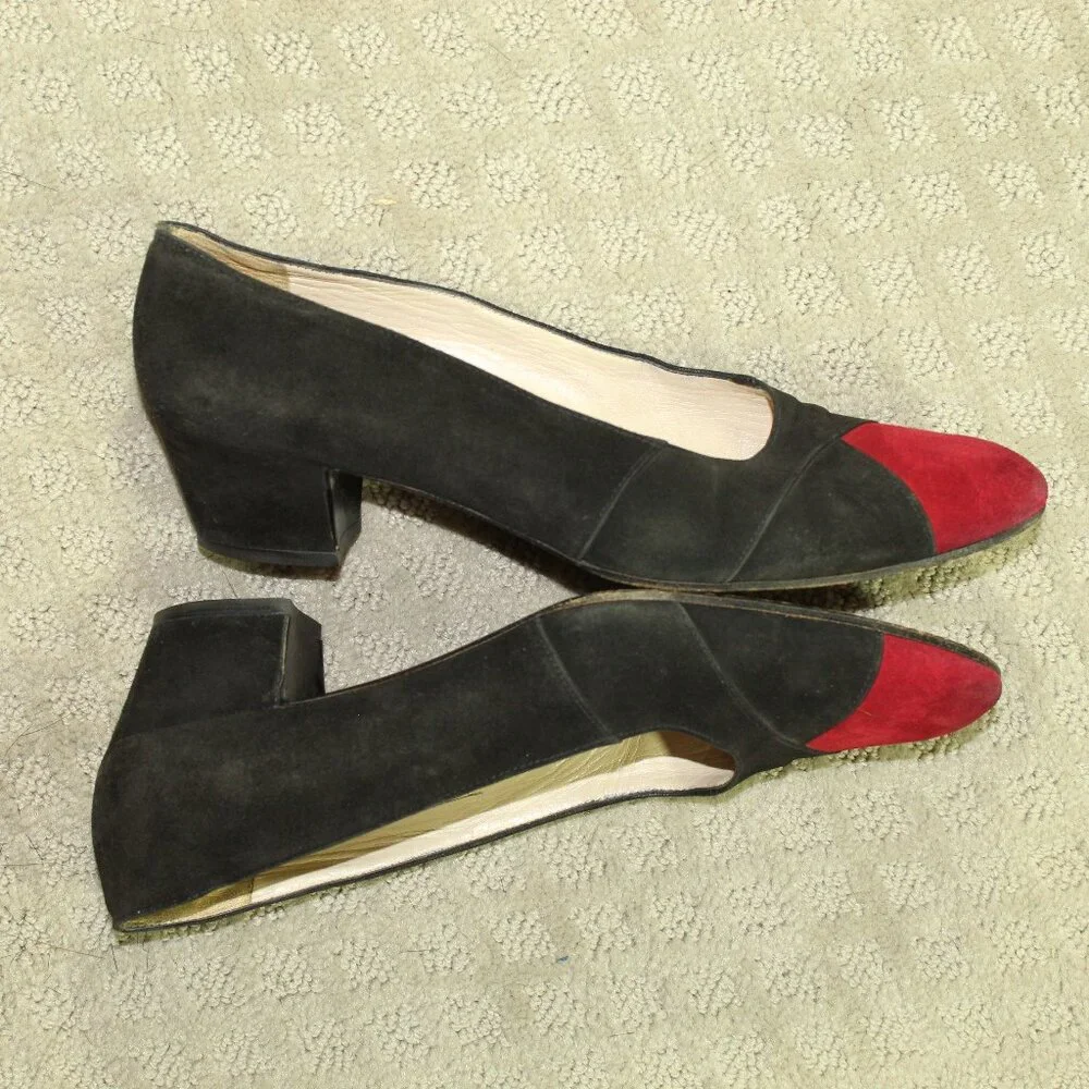 Chanel Women's Size 9 Suede Black Body Red Cap Toe Low 1.75